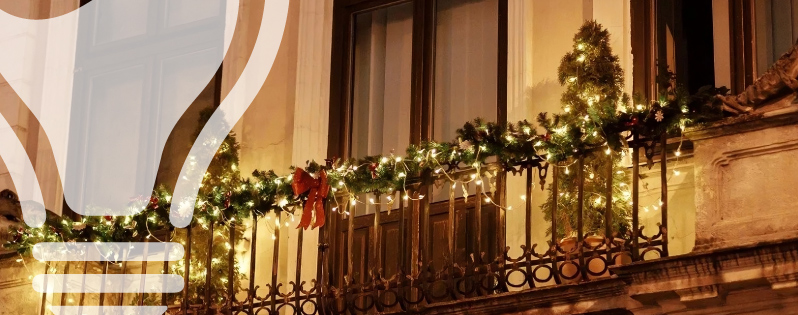 Come illuminare il balcone per Natale: idee per renderlo unico e scenografico