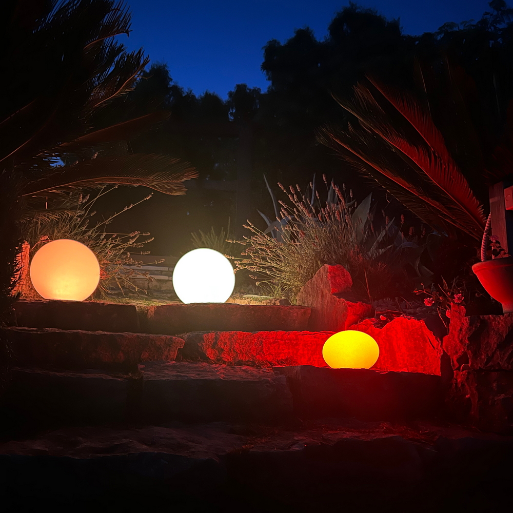 Sfera Led Ball luminosa decorativa da giardino 1W RGBW 30×29 cm IP67 a batteria 1 lampada Media V-TAC - Foto 3
