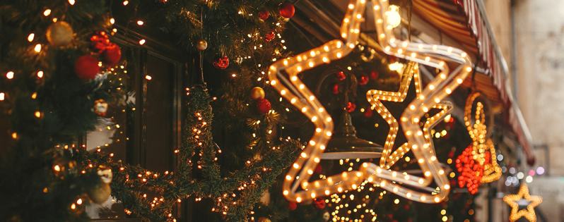 Risparmiare a Natale con luci Led per interno e ad energia solare per esterno