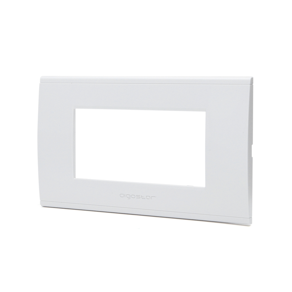 Foto principale Placca 4 moduli 504 in plastica bianca compatibile anche con BTicino Livinglight