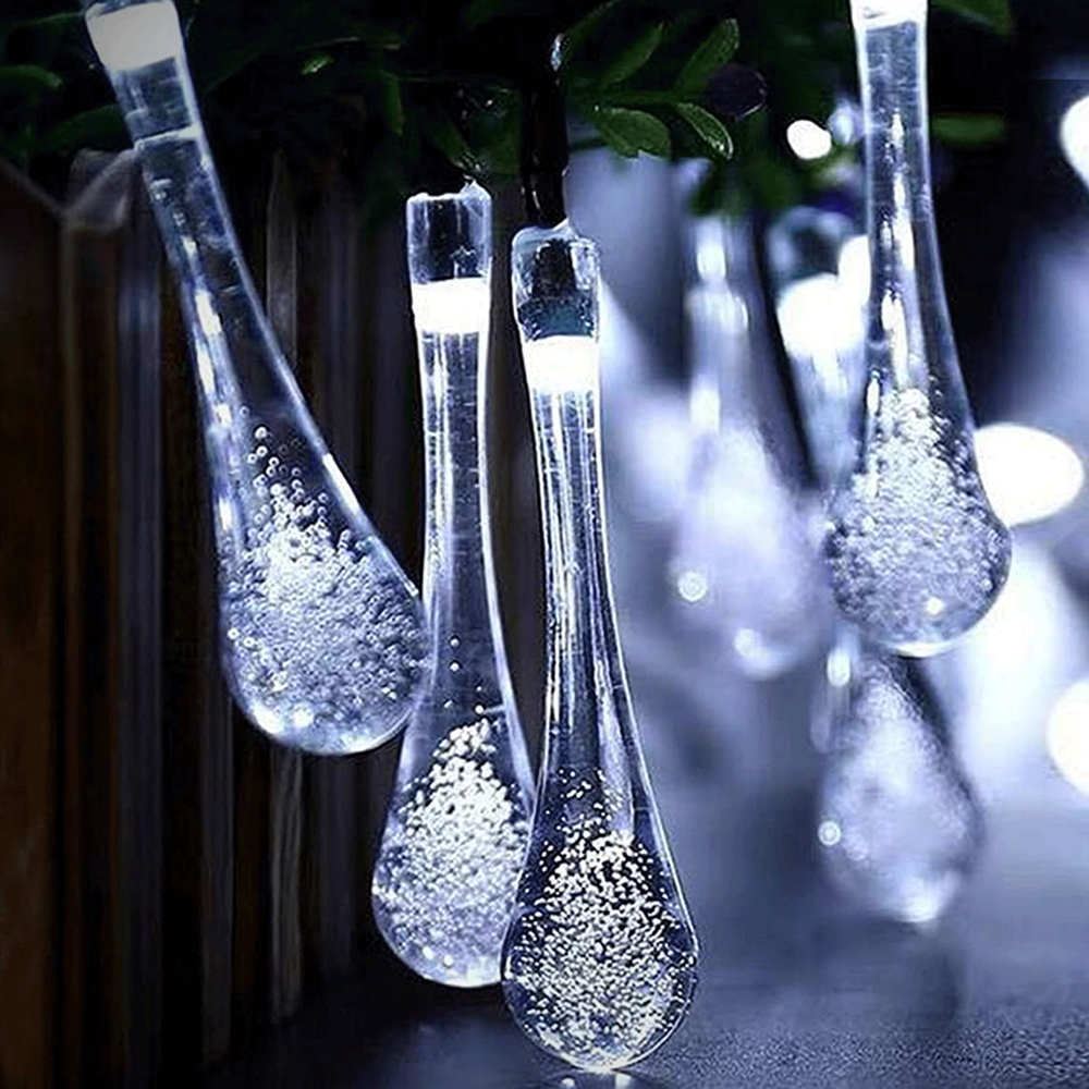 Foto principale Catena decorata con 50 Gocce a Led Bianco freddo 10 metri con pannello solare Aigostar