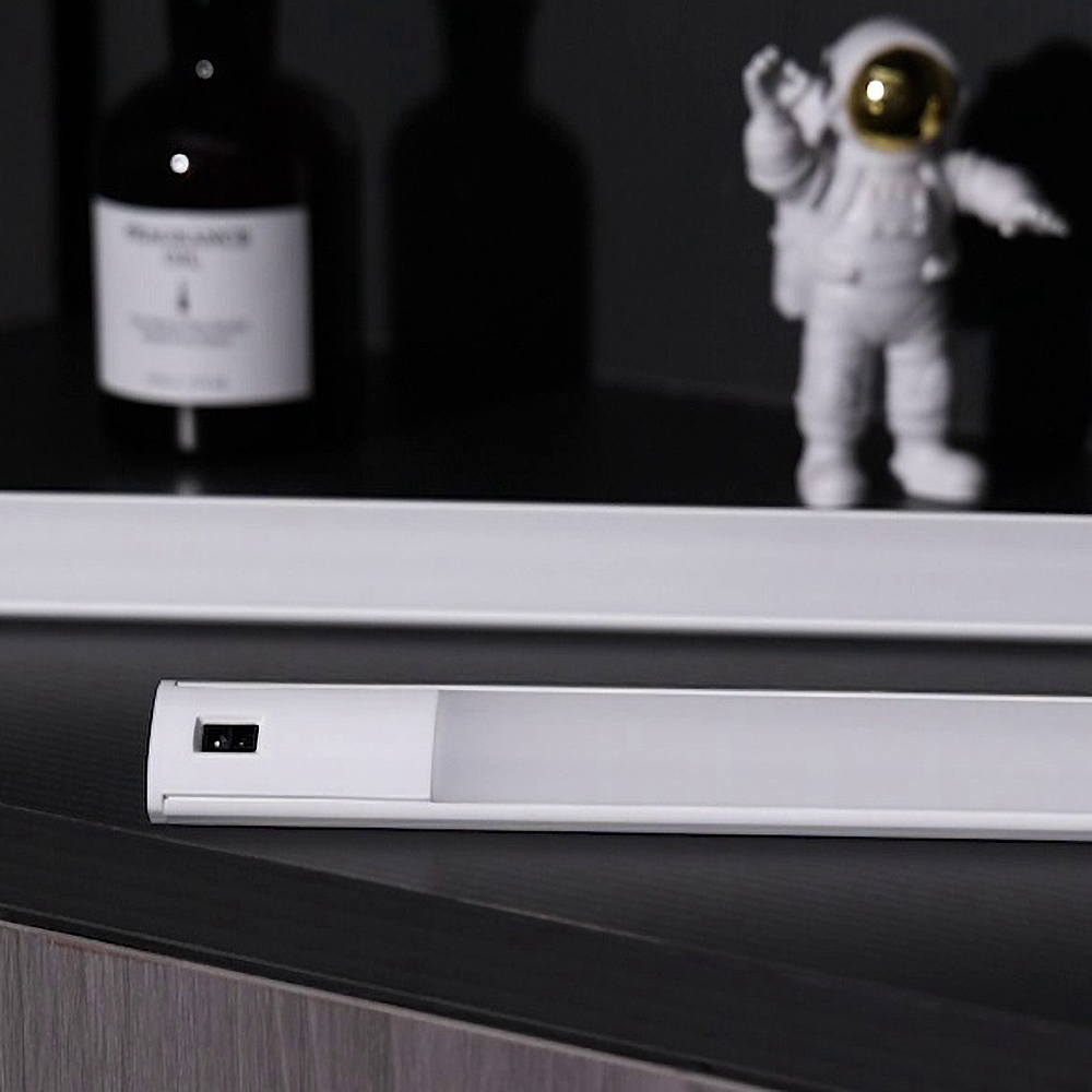 Reglette Led Luce per armadio 3W da 30 cm Bianco freddo 5700K con sensore di movimento Aigostar - Foto 4